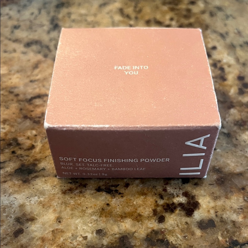 ILIA Soft Focus Finishing Powder — Fade Into You (Peach)
